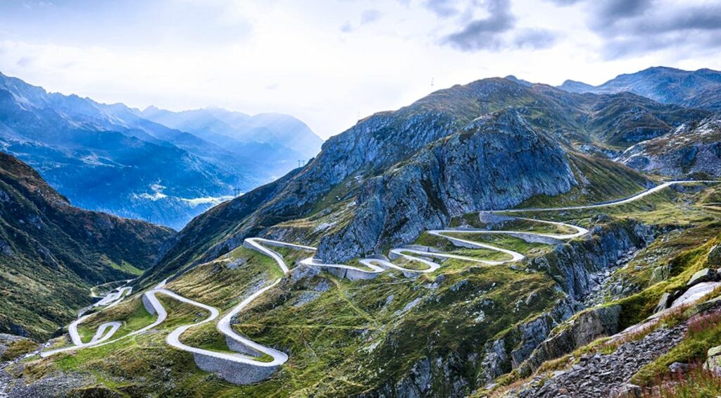 Voyage Suisse plus belle route de Suisse moto auto Col Furka itinéraire 2025 2026 2027 Furka pass infos informations