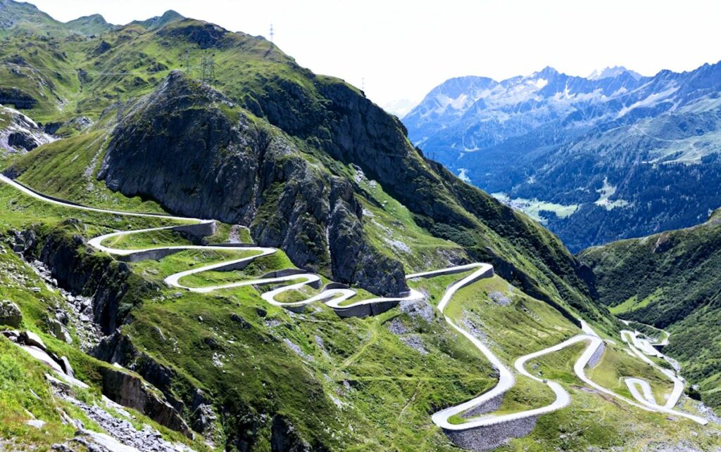 Voyage Suisse plus belle route de Suisse moto auto Saint Gothard itinéraire 2025 2026 2027 Gotthard pass