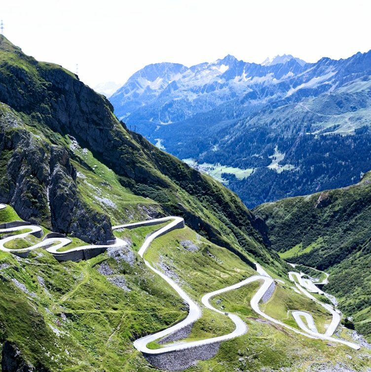 Voyage Suisse plus belle route de Suisse moto auto Saint Gothard itinéraire 2025 2026 2027 Gotthard pass